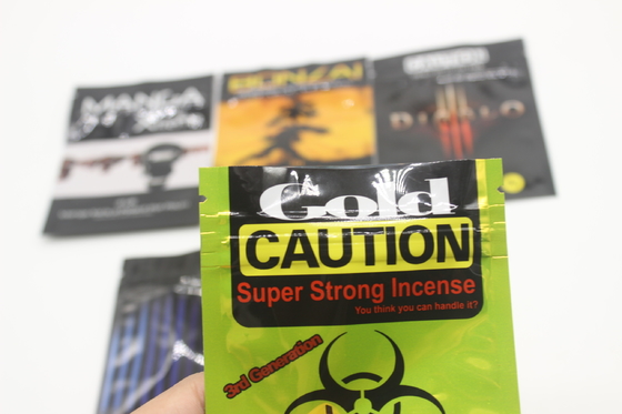 Mua 3.5g 7g 14g 28g Custom Mylar weed bags Không mùi Mylar Stand up pouches online manufacture